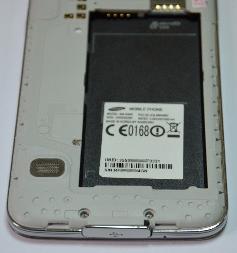 Наліпка під батареєю клона Samsung S5