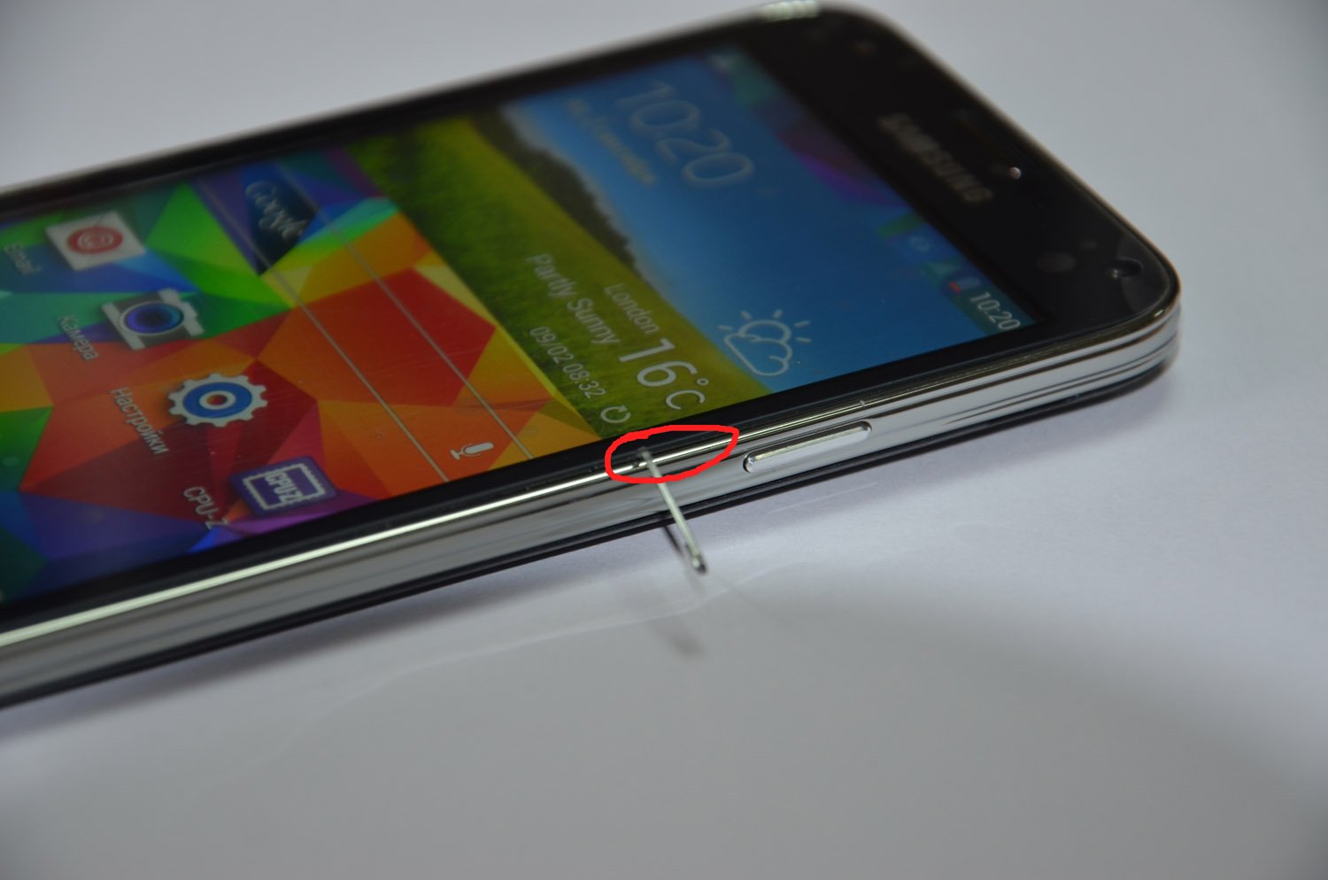 Щілина на дисплеї клона Samsung S5